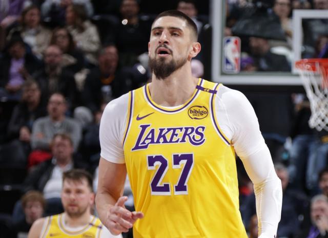 浓眉交易后遗症凸显！湖人中锋羸弱拖累东詹冲冠？